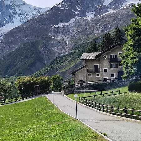 Appartement Refuge D'entreves - Con Balcone, Giardinetto E Vista Monte Bianco - Horizon Vacanze Courmayeur
