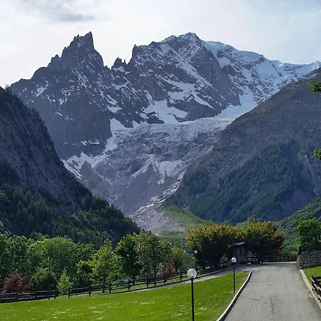 Refuge D'entreves - Con Balcone, Giardinetto E Vista Monte Bianco - Horizon Vacanze كورمايور